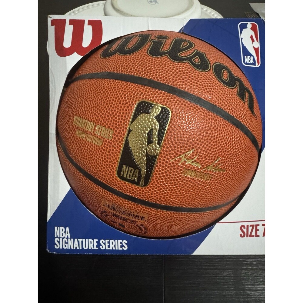 Wilson NBA Signature Series Basket Ball 7 In A North Pole Santa Delivery Bag